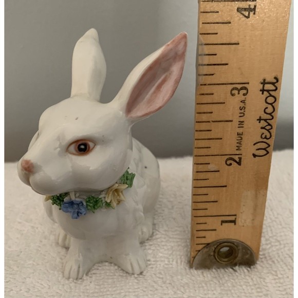 Porcelain White Rabbit 1979 Enesco Flower Neckband 3 1/2” Vintage Read Desc - Picture 5 of 6